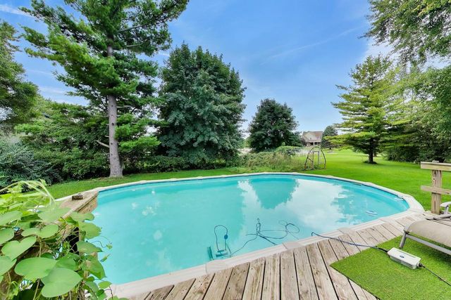 17211 Winfield ROAD, Bristol, WI 53104
