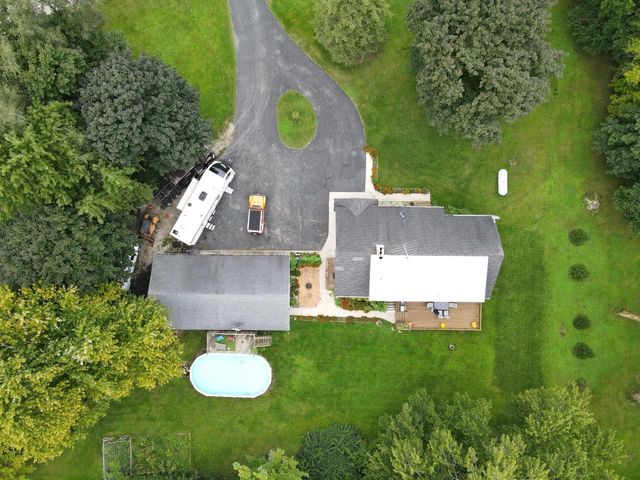 17211 Winfield ROAD, Bristol, WI 53104