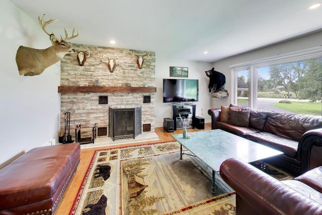17211 Winfield ROAD, Bristol, WI 53104