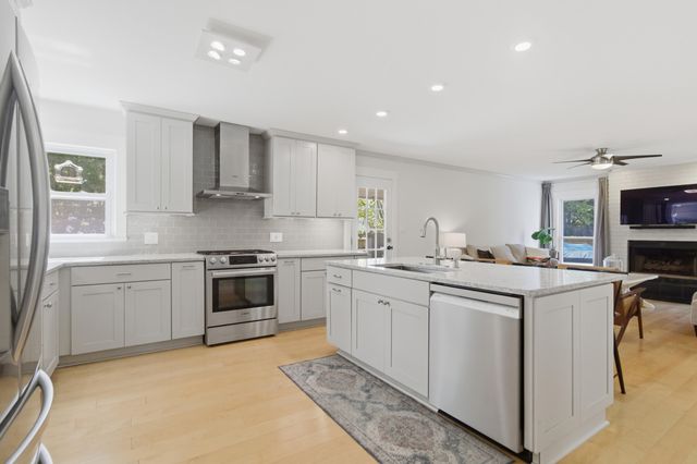 93 Shadowmoss Parkway, Charleston, SC 29414