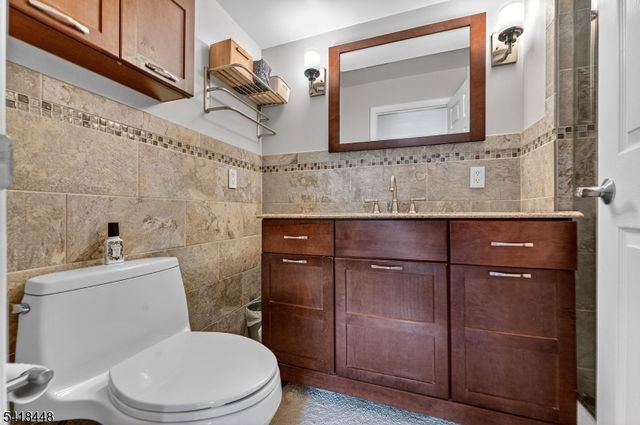 224 Cambridge Dr, Ramsey Boro, NJ 07446