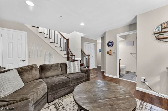 224 Cambridge Dr, Ramsey Boro, NJ 07446