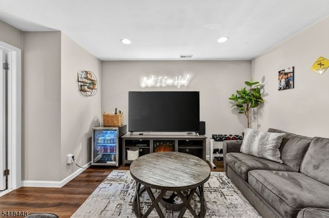 224 Cambridge Dr, Ramsey Boro, NJ 07446