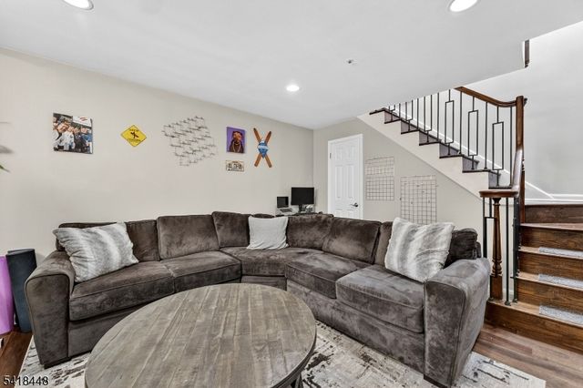 224 Cambridge Dr, Ramsey Boro, NJ 07446