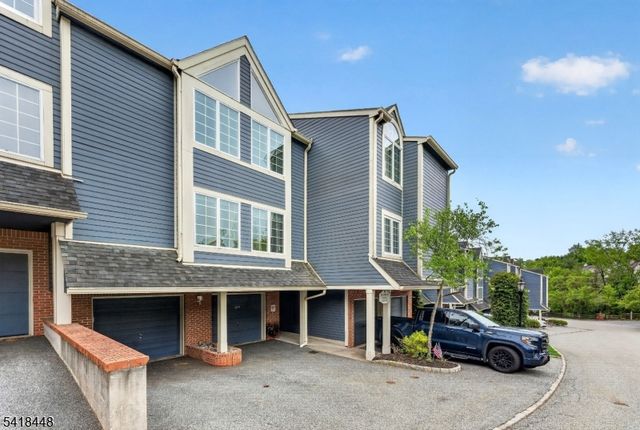 224 Cambridge Dr, Ramsey Boro, NJ 07446