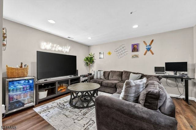 224 Cambridge Dr, Ramsey Boro, NJ 07446