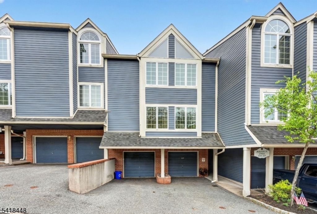 224 Cambridge Dr, Ramsey Boro, NJ 07446