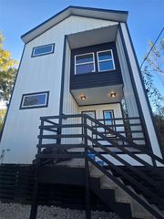 2207 Des Chaumes Street, Houston, TX 77026