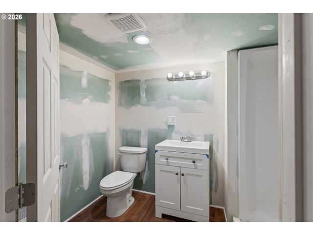 998 1ST Ave, Vernonia, OR 97064