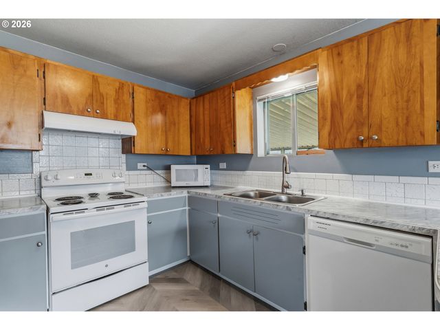 998 1ST Ave, Vernonia, OR 97064