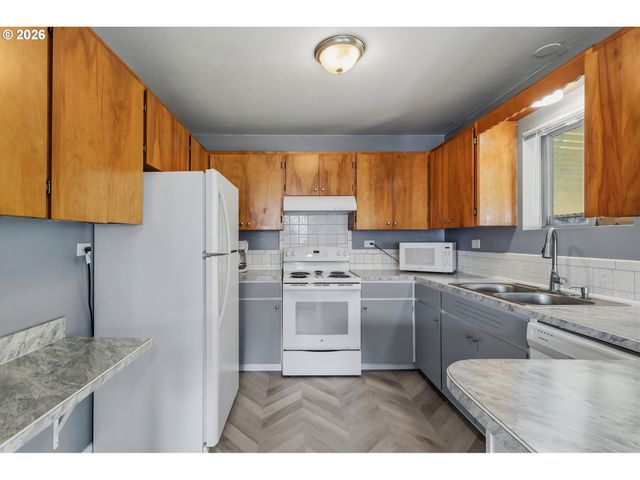 998 1ST Ave, Vernonia, OR 97064