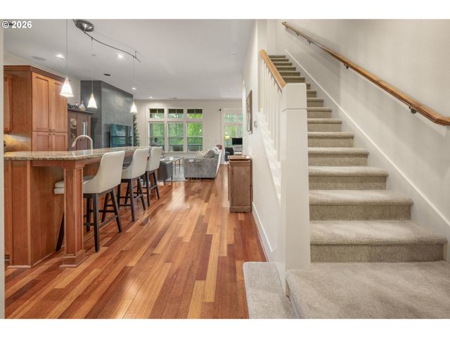 10239 Sw TAYLOR St, Portland, OR 97225