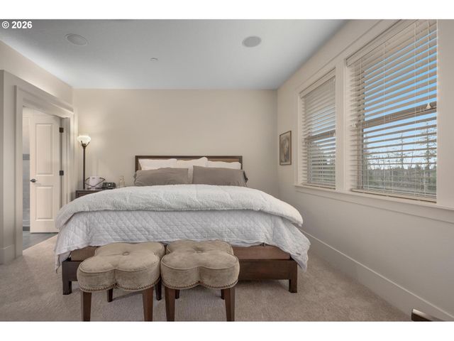 10239 Sw TAYLOR St, Portland, OR 97225