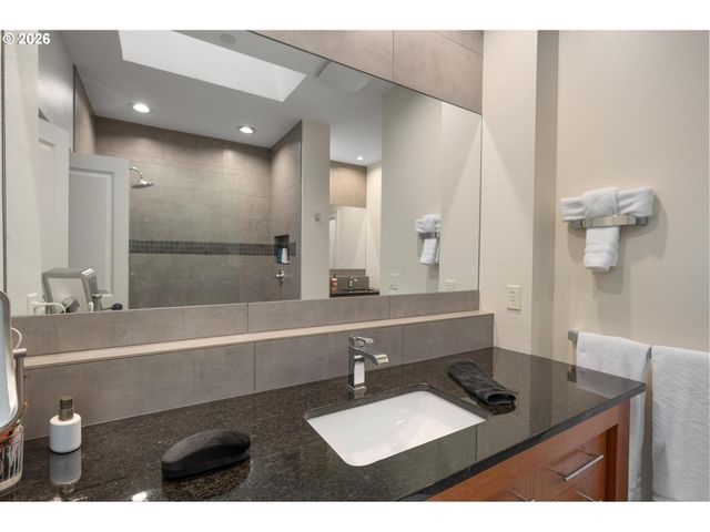 10239 Sw TAYLOR St, Portland, OR 97225