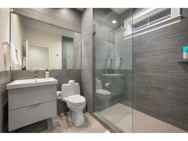 10239 Sw TAYLOR St, Portland, OR 97225