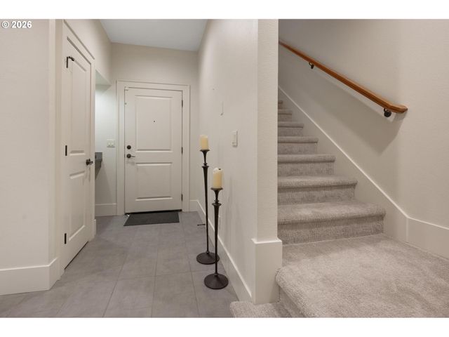 10239 Sw TAYLOR St, Portland, OR 97225