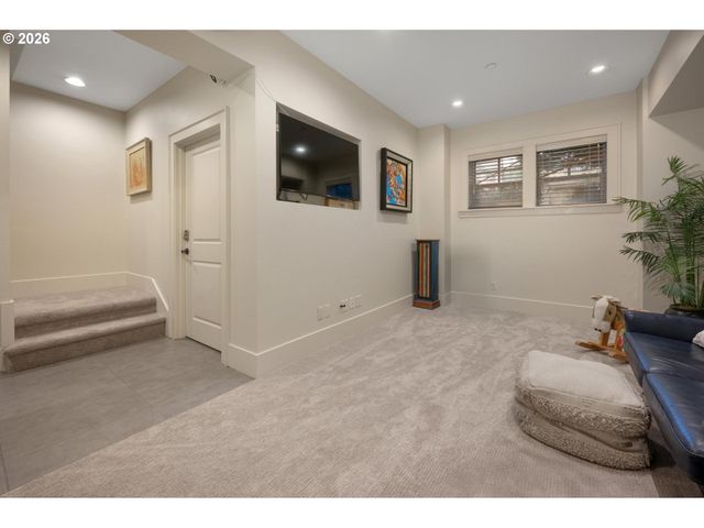 10239 Sw TAYLOR St, Portland, OR 97225