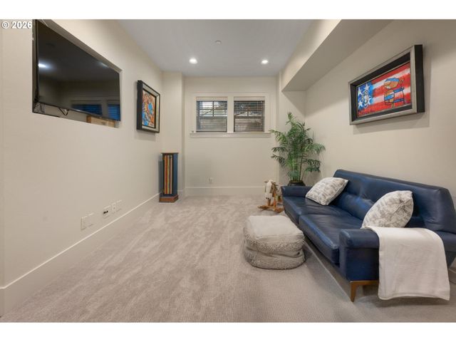 10239 Sw TAYLOR St, Portland, OR 97225