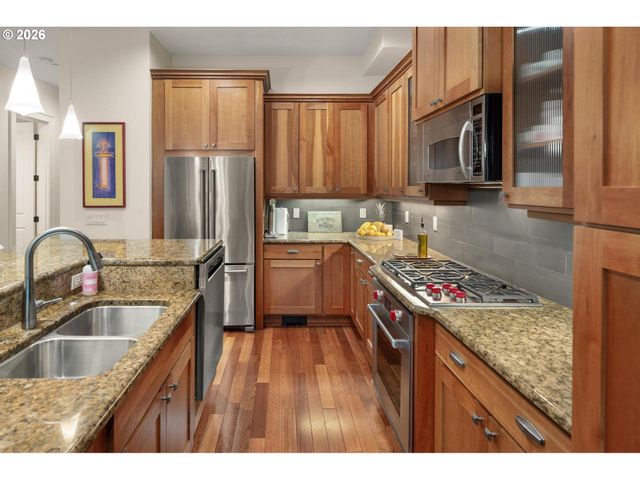 10239 Sw TAYLOR St, Portland, OR 97225