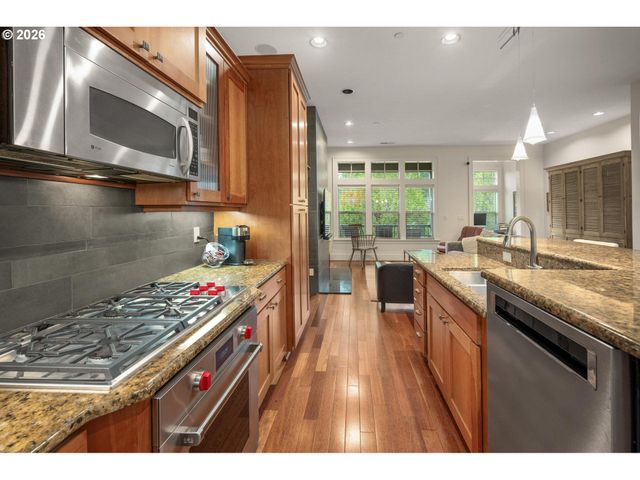 10239 Sw TAYLOR St, Portland, OR 97225