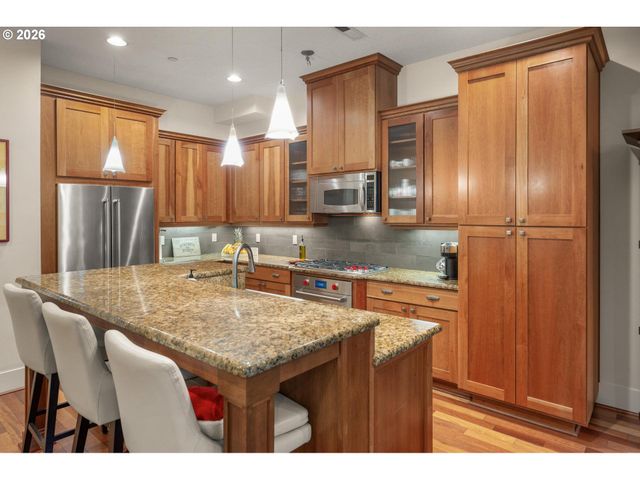 10239 Sw TAYLOR St, Portland, OR 97225