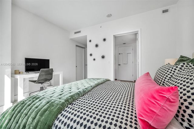 1080 Brickell Ave 1601, Miami, FL 33131