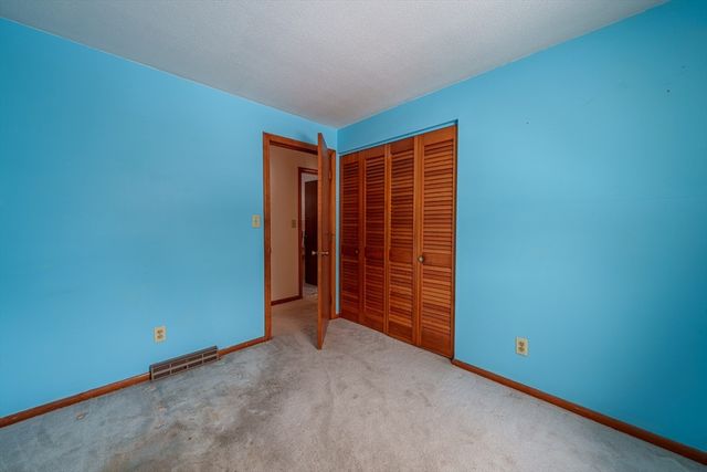 8 Apache Rd, Bellingham, MA 02019