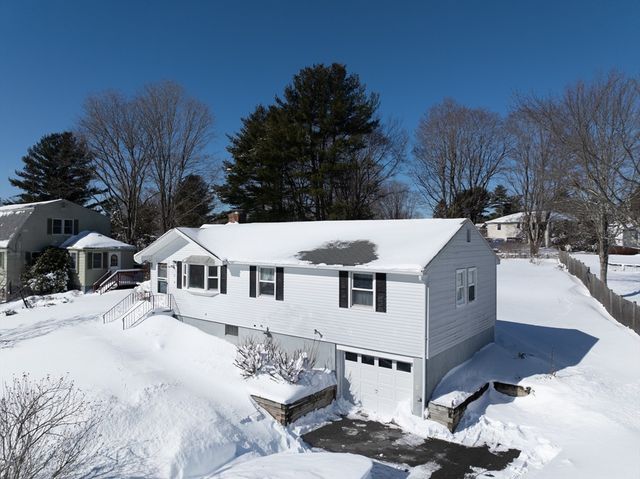 8 Apache Rd, Bellingham, MA 02019