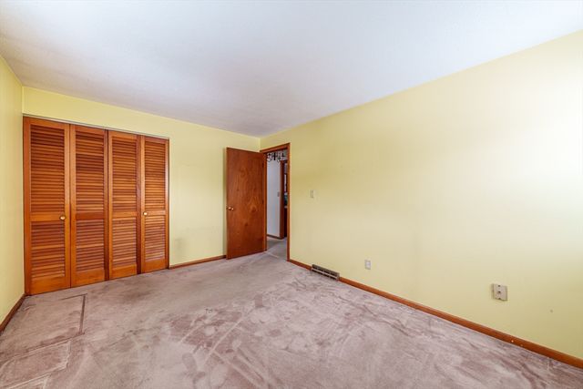 8 Apache Rd, Bellingham, MA 02019