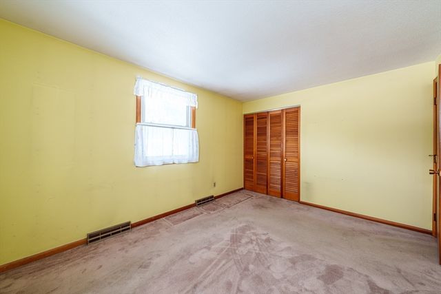 8 Apache Rd, Bellingham, MA 02019