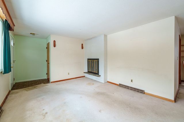 8 Apache Rd, Bellingham, MA 02019