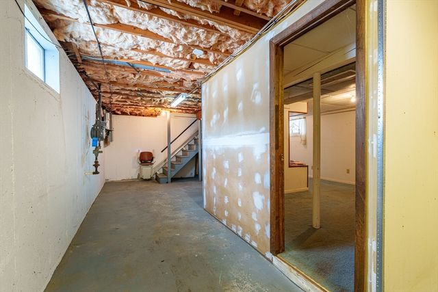 8 Apache Rd, Bellingham, MA 02019