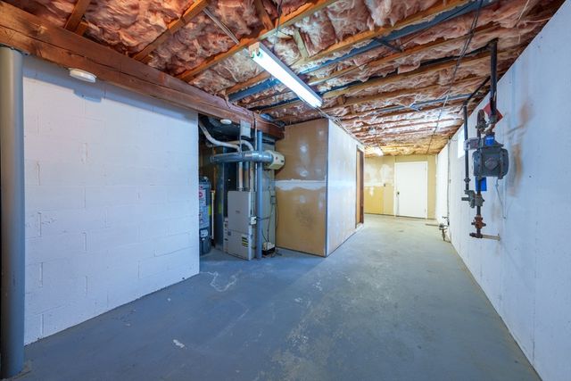 8 Apache Rd, Bellingham, MA 02019