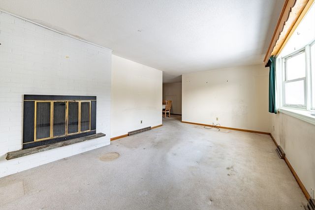 8 Apache Rd, Bellingham, MA 02019