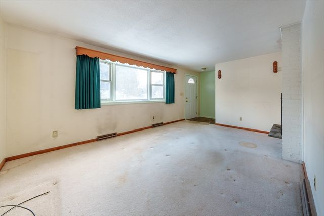 8 Apache Rd, Bellingham, MA 02019