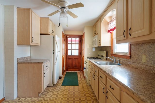 8 Apache Rd, Bellingham, MA 02019