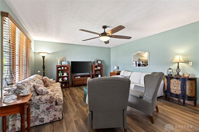 6668 Oakwood Lane, Huber Heights, OH 45424