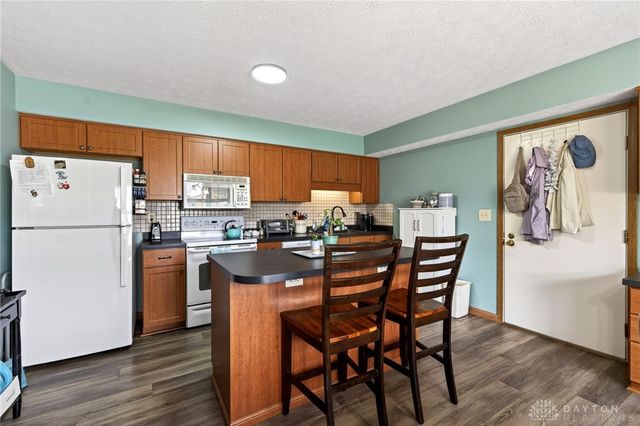 6668 Oakwood Lane, Huber Heights, OH 45424
