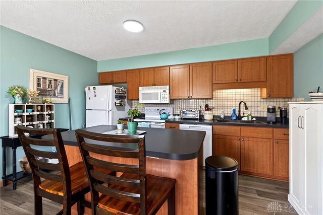 6668 Oakwood Lane, Huber Heights, OH 45424