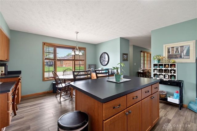 6668 Oakwood Lane, Huber Heights, OH 45424