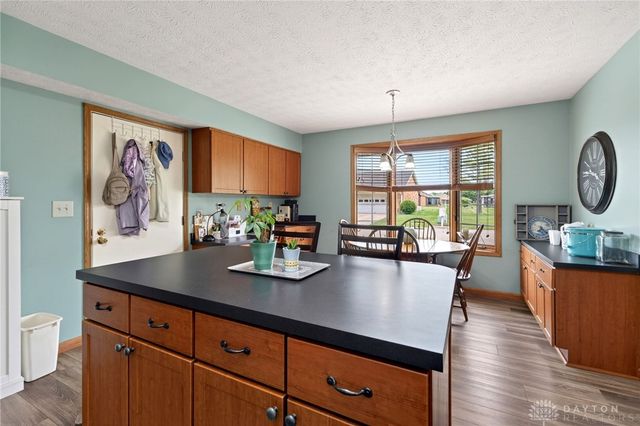 6668 Oakwood Lane, Huber Heights, OH 45424
