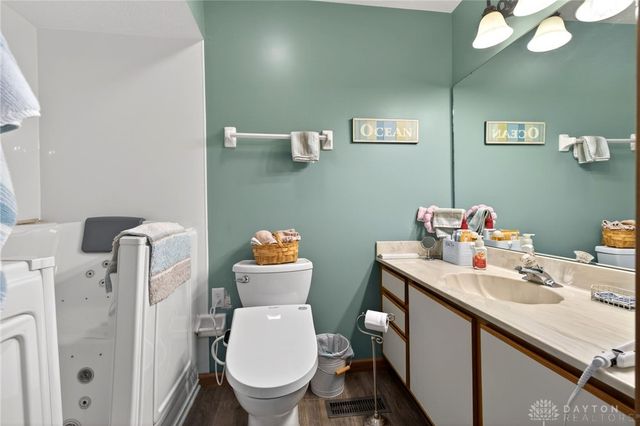 6668 Oakwood Lane, Huber Heights, OH 45424