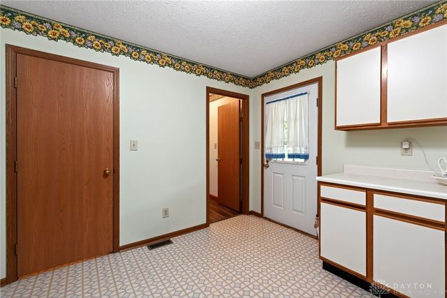 6668 Oakwood Lane, Huber Heights, OH 45424