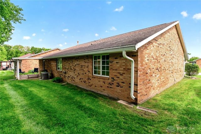 6668 Oakwood Lane, Huber Heights, OH 45424