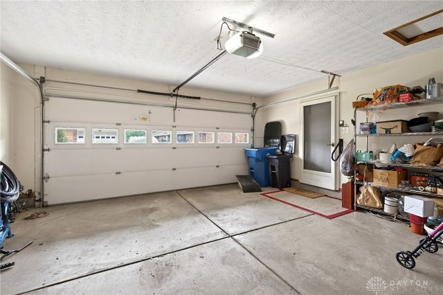 6668 Oakwood Lane, Huber Heights, OH 45424