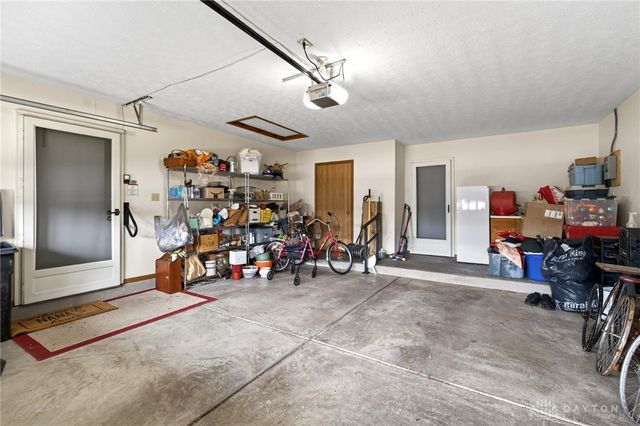 6668 Oakwood Lane, Huber Heights, OH 45424