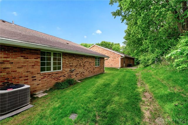 6668 Oakwood Lane, Huber Heights, OH 45424