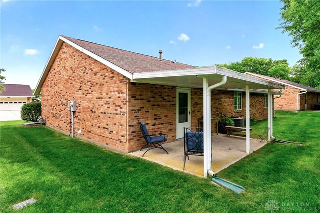 6668 Oakwood Lane, Huber Heights, OH 45424