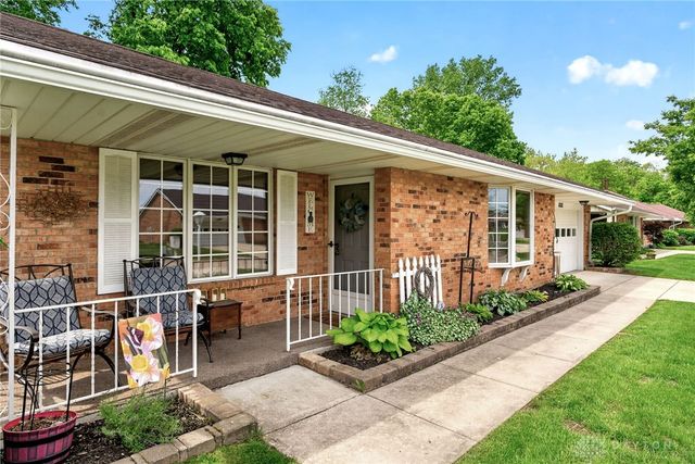 6668 Oakwood Lane, Huber Heights, OH 45424
