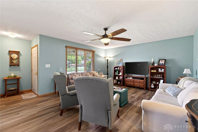 6668 Oakwood Lane, Huber Heights, OH 45424